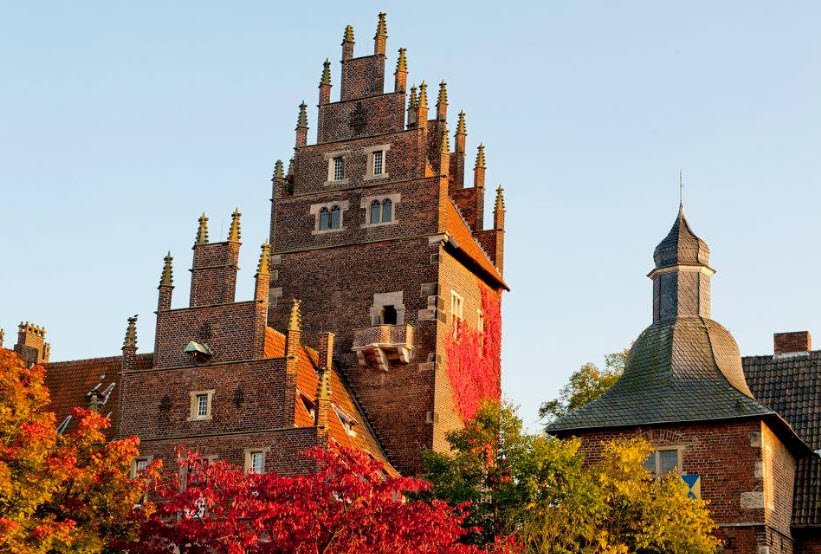Schloss Heessen | Privatschule und Internat seit 1957, Germany
